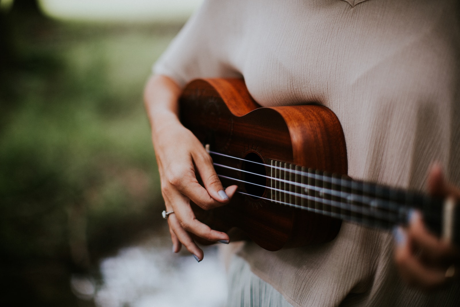 Ukulele Vs Guitar 15 Reasons To Choose Your Perfect Instrument 2024   Vlvalwah2 E 